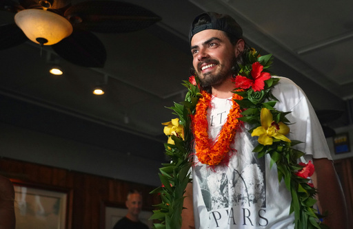 Oliver Widger, 29-year-old Oregon man who sailed from Oregon to Hawai, arrives at the Waikiki Yacht Club, on Saturday, May 24, 2025 in Waikiki, Hawaii. (AP Photo/Michelle Bir)