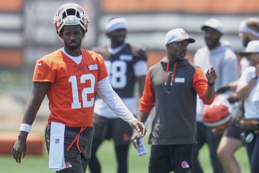 Cleveland Browns quarterback Shedeur Sanders (12) at NFL football minicamp in Berea, Ohio, Wednesday, June 11, 2025. (AP Photo/Sue Ogrocki)