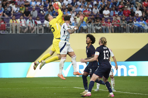 United States goalkeeper Matthew Freese (25) stops a shot during the second half of a CONCACAF Gold Cup quarterfinals soccer match against Costa Rica, Sunday, June 29, 2025, in Minneapolis. (AP Photo/Abbie Parr)