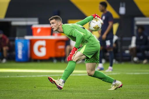 United States goalkeeper Matthew Freese (25) distributes the ball during a CONCACAF Gold Cup soccer match against Haiti, Sunday, June 22, 2025, in Arlington, Texas. (AP Photo/Jessica Tobias)