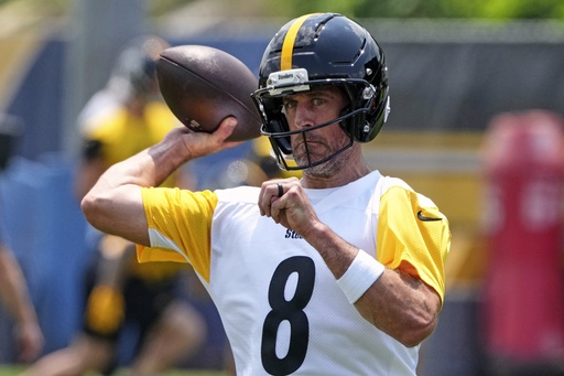 Pittsburgh Steelers quarterback Aaron Rodgers (8) throws. during practice at NFL football minicamp, Tuesday, June 10, 2025, in Pittsburgh. (AP Photo/Gene J. Puskar)