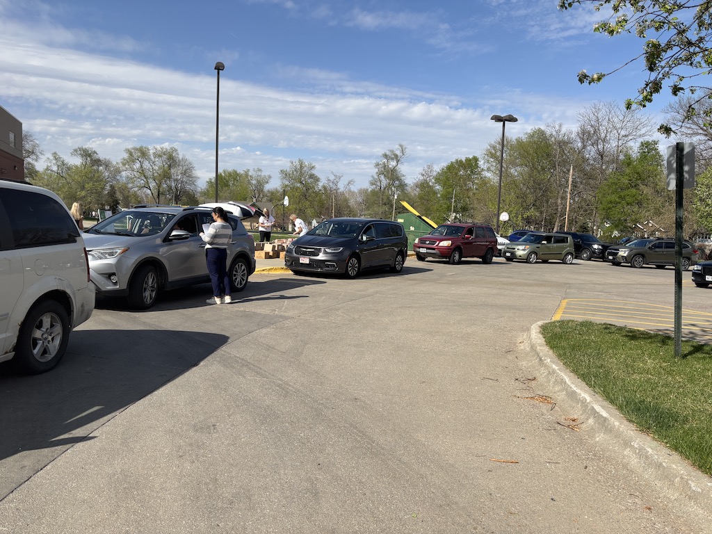 Volunteers distribute food at Food Bank for the Heartlandโs mobile pantry at an Omaha, Neb., elementary school in April. (Photo courtesy of Food Bank for the Heartland)