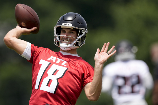 Atlanta Falcons quarterback Kirk Cousins (18) works out during practice at NFL football minicamp, Wednesday, June 11, 2025, in Flowery Branch, Ga. (AP Photo/Mike Stewart)