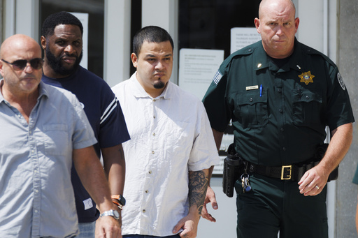 Kilmar Abrego Garcia , second right, leaves the Putnam County Jail, Friday, Aug. 22, 2025, in Cookeville, Tenn. (AP Photo/Brett Carlsen)