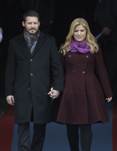 FILE - Kelly Clarkson arrives with Brandon Blackstock for the ceremonial swearing-in of President Barack Obama at the U.S. Capitol during the 57th Presidential Inauguration in Washington on Jan. 21, 2013. (AP Photo/Pablo Martinez Monsivais, File)
