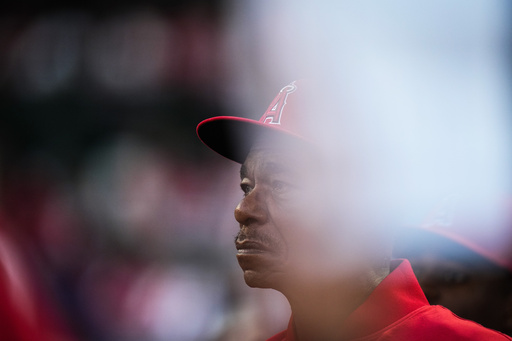 Los Angeles Angels manager Ron Washington looks on before the team's baseball game against the Houston Astros Saturday, Sept. 27, 2025, in Anaheim, Calif. (AP Photo/Jae C. Hong)