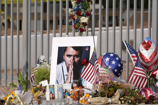 A makeshift memorial grows in size at the Turning Point USA headquarters after the shooting death at a Utah college last Wednesday of Charlie Kirk, the 31-year-old founder and CEO of the organization, Wednesday, Sept. 17, 2025, in Phoenix. (AP Photo/Ross D. Franklin)