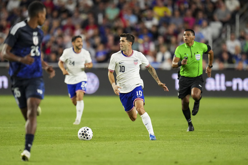 United States' Christian Pulisic (10) controls the ball during the first half of a friendly soccer match against Japan, Tuesday, Sept. 9, 2025, in Columbus, Ohio. (AP Photo/Jeff Dean)