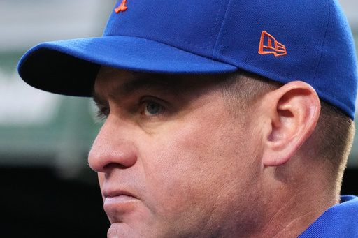 New York Mets manager Carlos Mendoza looks to the field before a baseball game against the Chicago Cubs in Chicago, Thursday, Sept. 25, 2025. (AP Photo/Nam Y. Huh)