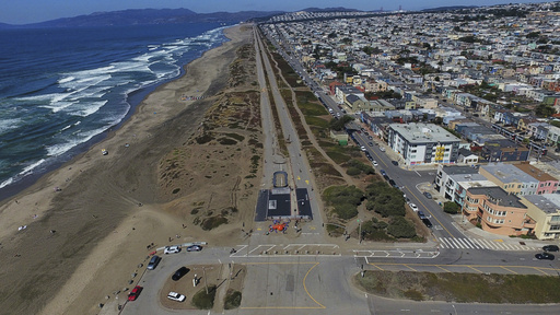 Sunset Dunes Park is photographed Monday, Sept. 15, 2025, in San Francisco. (AP Photo/Godofredo A. Vásquez)