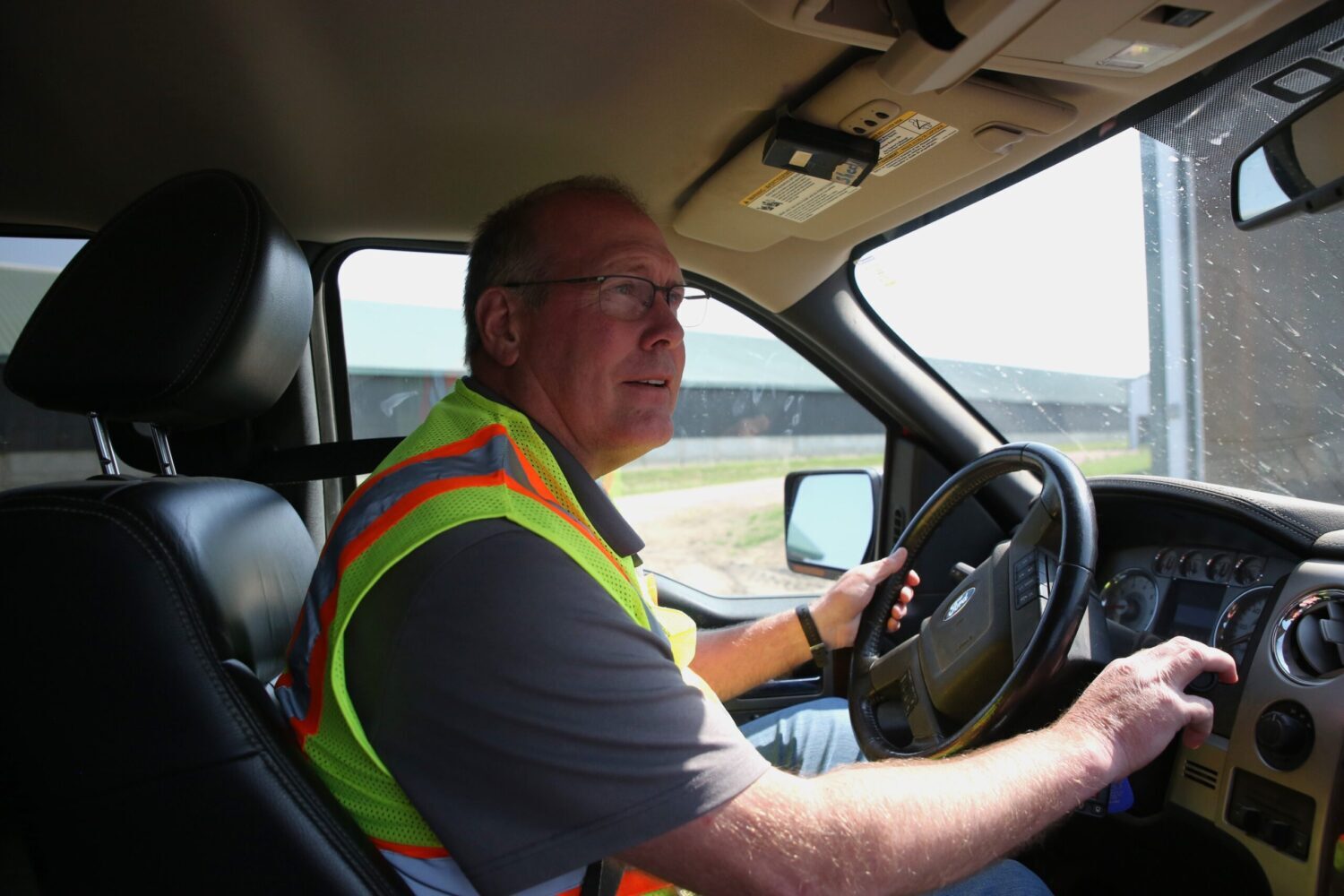 Lynn Boadwine surveys the Boadwine Farms operation near Baltic, South Dakota, which is an over 4,300-head dairy operation featuring a milking parlor, freestall barns and a methane digestion system. (Photo by Makenzie Huber/South Dakota Searchlight)