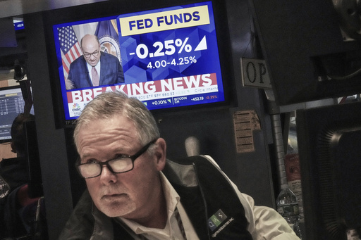 Trader Michael Conlon works on the floor of the New York Stock Exchange as the rate decision of the Federal Reserve is announced, Wednesday, Sept. 17, 2025. (AP Photo/Richard Drew)
