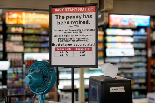 A sign in a Kwik Trip store shows the store will no longer be using pennies to give change, on Oct. 23, 2025, in Yorkville, Wis. (AP Photo/Morry Gash)