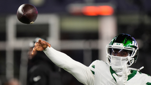 New York Jets' Tyrod Taylor warms up ahead of an NFL football game against the New England Patriots, Thursday, Nov. 13, 2025, in Foxborough, Mass. (AP Photo/Robert F. Bukaty)