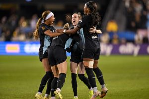 NJ/NY Gotham FC midfielder Rose Lavelle (16) is mobbed by her teammates after scoring a goal to take the lead during the second half of a NWSL women's championship soccer match against the Washington Spirit, Saturday, Nov. 22, 2025, in San Jose, Calif. (AP Photo/Justine Willard)