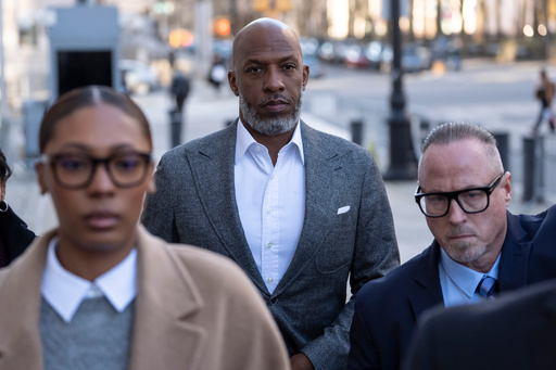 Portland Trail Blazers' head coach Chauncey Billups arrives at Brooklyn federal court, Monday, Nov. 24, 2025, in New York. (AP Photo/Yuki Iwamura)